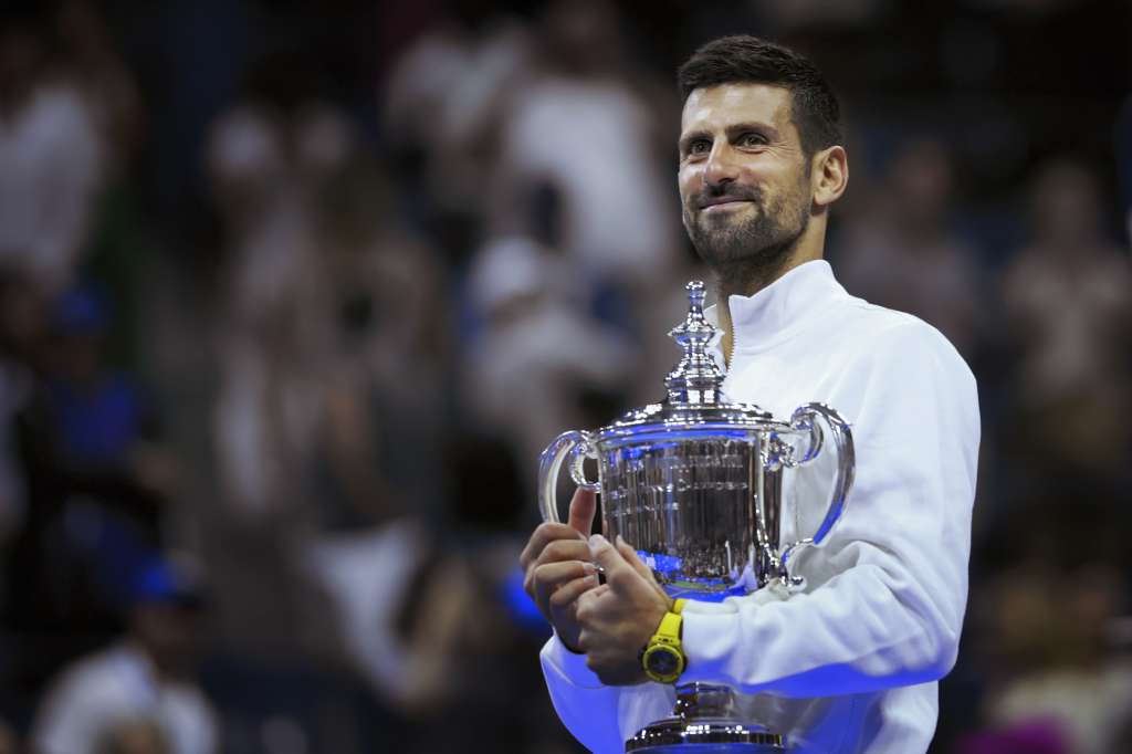 Flushing Meadows (United States), 11/08/2023.- Novak Djokovic of Serbia celebrates with his trophy after he won against Daniil Medvedev of Russia in their Men's Final match at the US Open Tennis Championships at the Flushing Meadows, New York, USA, 10 September 2023. The US Open runs from 28 August through 10 September. (Tenis, Rusia, Nueva York) EFE/EPA/JUSTIN LANE
