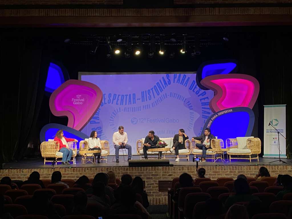 Panelistas en la charla "No se calla la verdad encarcelando a periodistas".