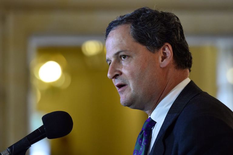 Sergio Jaramillo sale de la Oficina del Alto Comisionado para la Paz hacia la Embajada en Bruselas