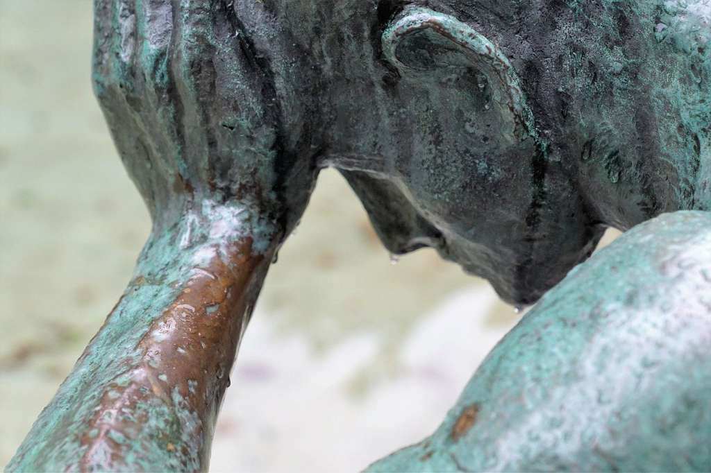 La sociedad del cansancio, ensayo del filósofo surcoreano Byung-Chul Han (Seul, 1959), plantea uno de los males de la sociedad actual: la autoexplotación y el afán por el rendimiento.