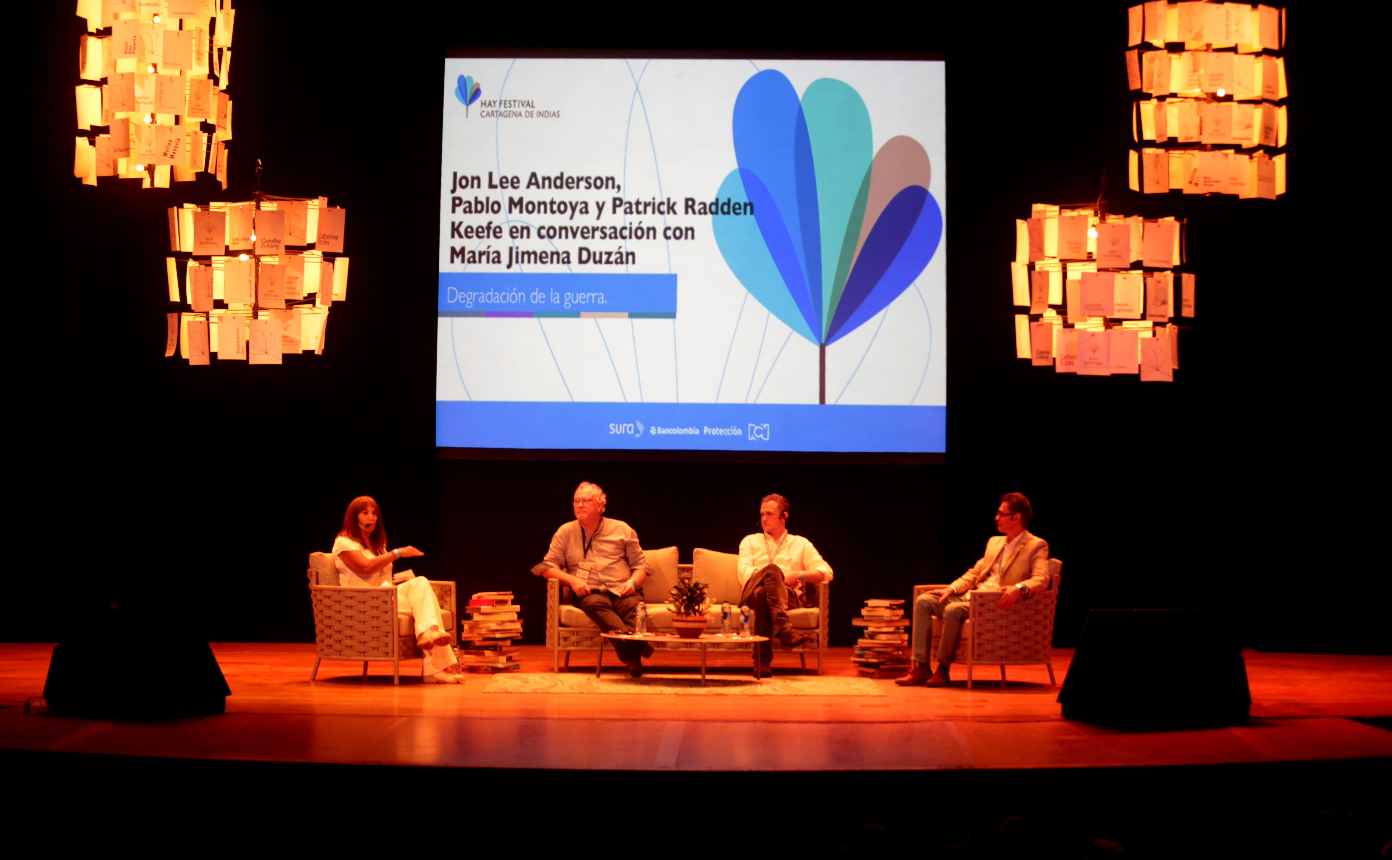 Imagen de la conversación entre Jon Lee Anderson, Pablo Montoya, Patrick Radden Keefe y María Jimena Duzán.