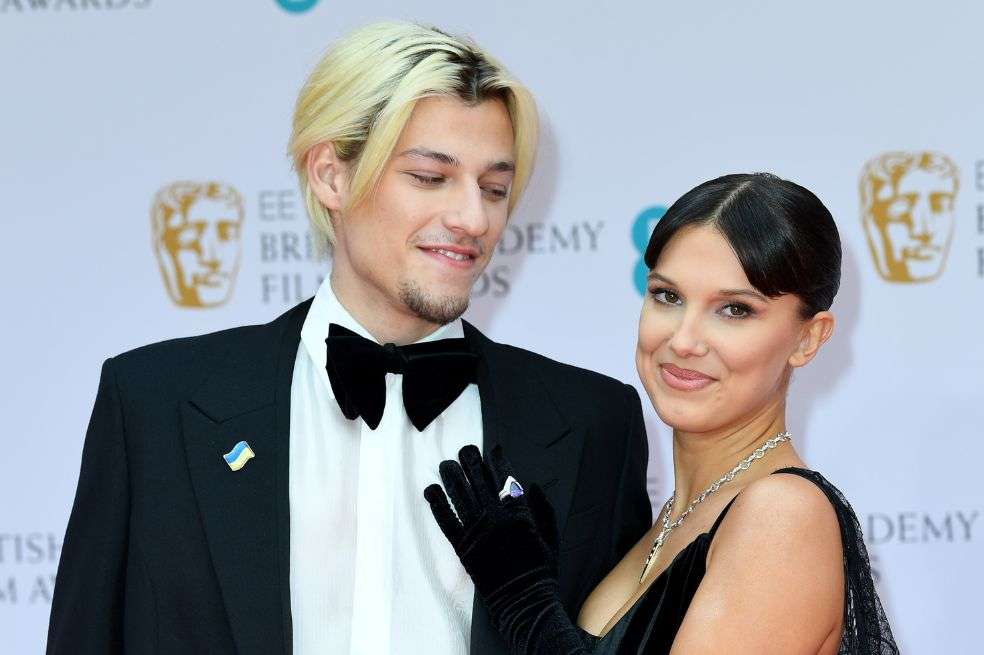 La protagonista de ‘Stranger Things’, Millie Bobby Brown, de 19 años, sorprendió con el anuncio de su compromiso con Jake Bongiovi, el hijo de Bon Jovi.