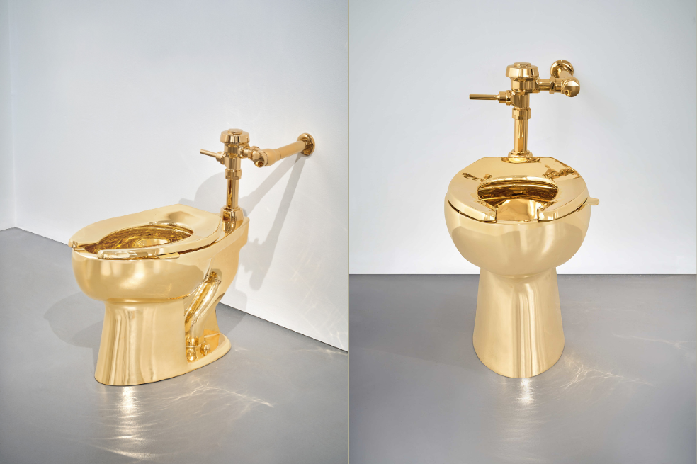 Escultura titulada 'America' del artista italiano Maurizio Cattelan que fue adquirida por "una famosa marca estadounidense" durante una subasta este martes en la sede de la casa en Nueva York (Estados Unidos).