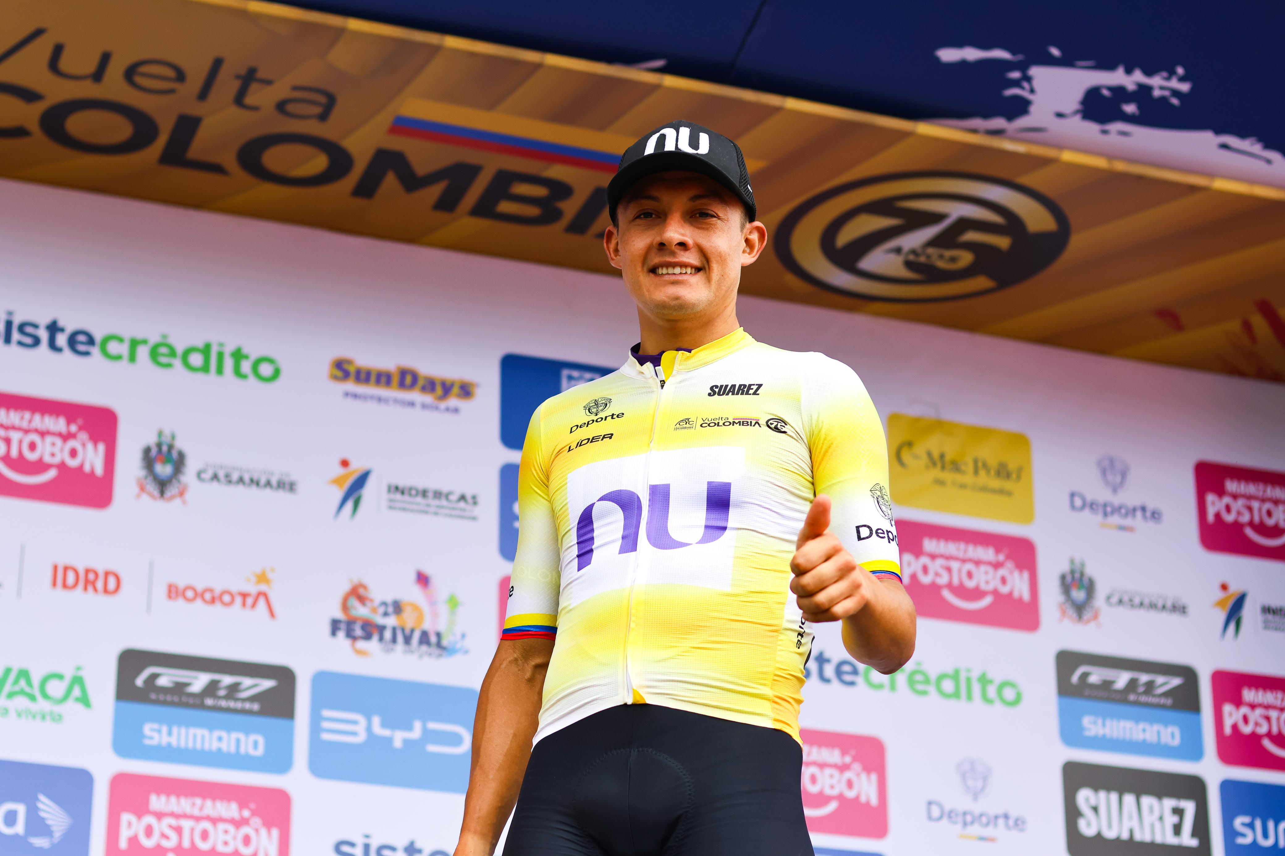 Rodrigo Contreras, vigente campeón de la Vuelta a Colombia, lidera la clasificación general en la presente edición.