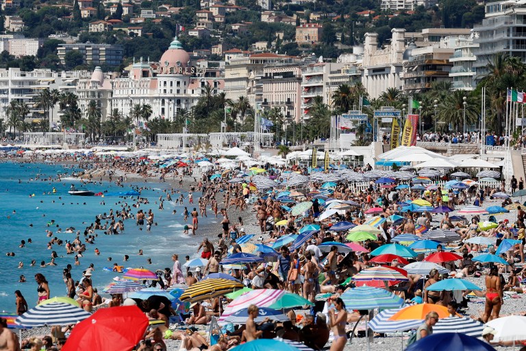 Fumar en playas francesas ya está prohibido: multas pueden llegar a 750 euros