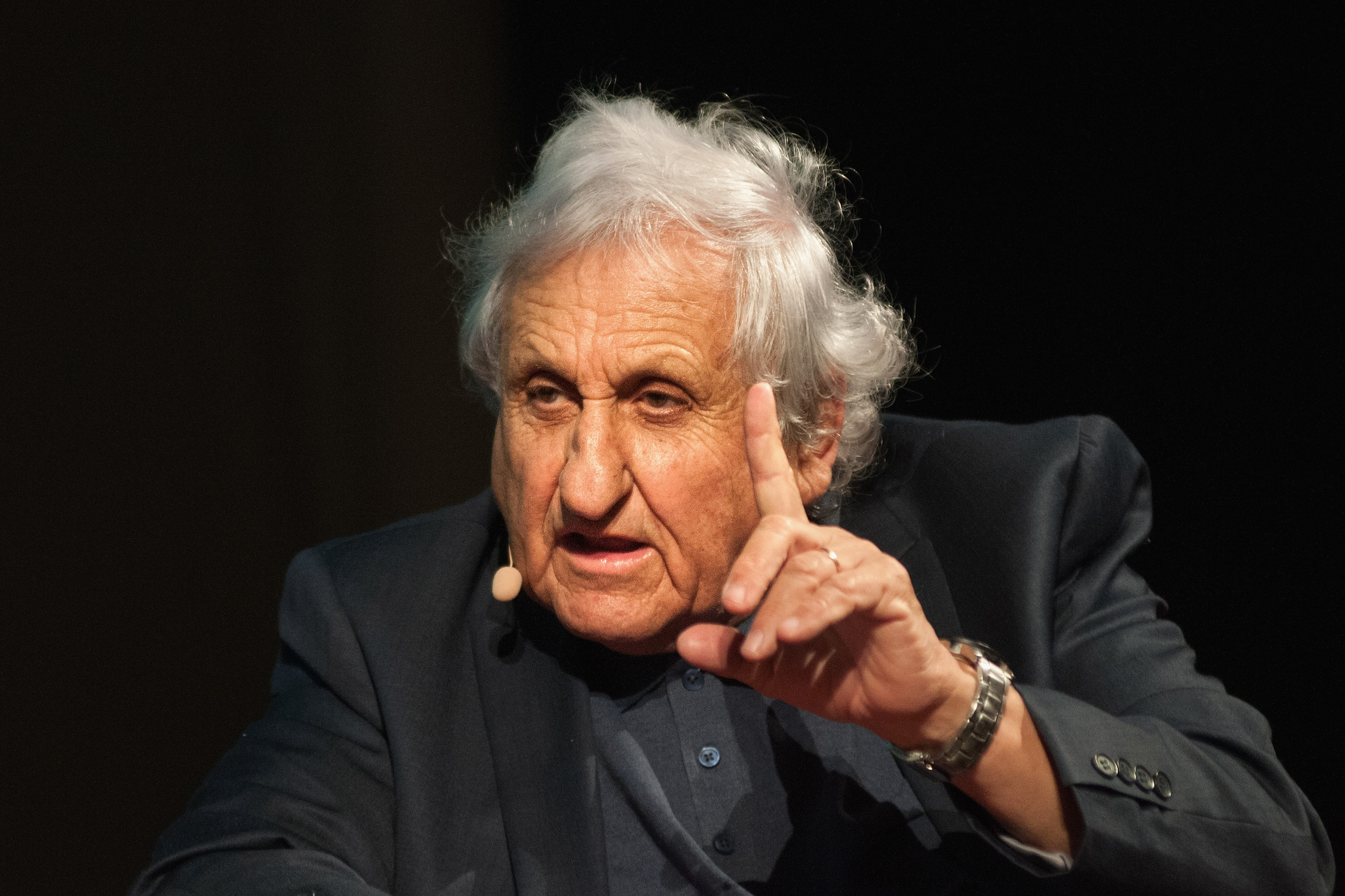 El escritor Abraham B. Yehoshua asiste a la ceremonia de apertura de 'Incroci di Civilta' el Festival Literario de Venecia el 29 de marzo de 2017 en Venecia, Italia.