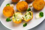 Así se preparan las croquetas rellenas de brócoli, queso y pollo