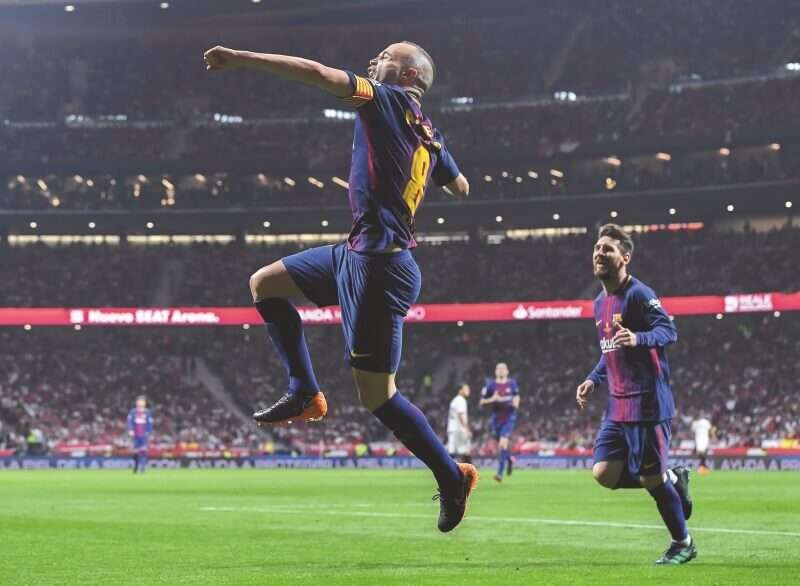 Andrés Iniesta y Lionel Messi en la temporada 2017-2018. / Getty Images