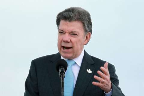 Santos afirma que no sería correcto acabar una institución por errores de sus funcionarios