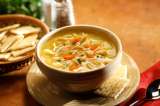 Este es el paso a paso para preparar una “chicken noodle soup”