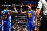 Los Warriors ganan y quedan a una victoria de la final de la NBA