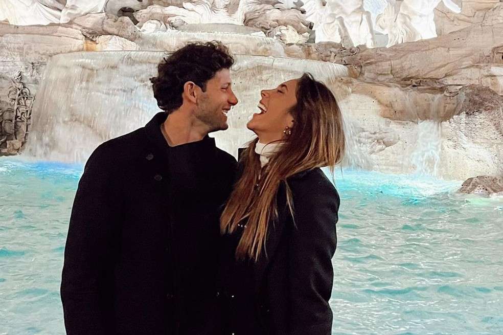 Daniela Ospina, ex de James Rodríguez y Gabriel Coronel no ocultan su amor. La nueva pareja del entretenimiento está que no se cambia por nadie.