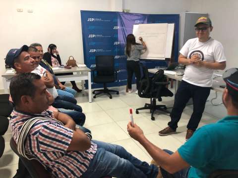 Las 127 víctimas que se quedarían sin representación ante la JEP en el caso 01