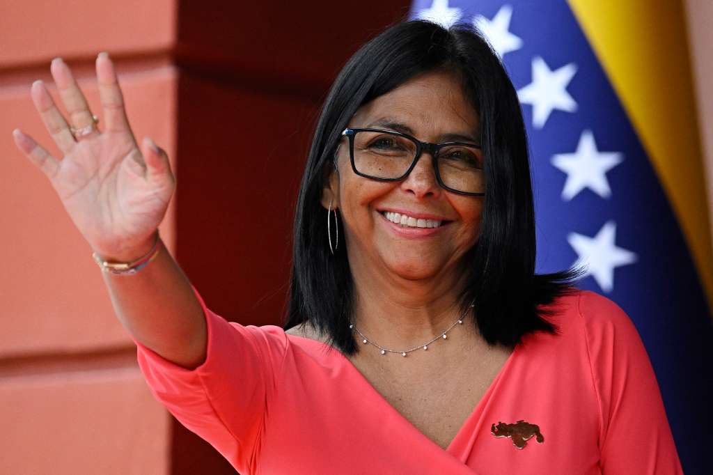 Un broche utilizado por Delcy Rodríguez en el que es representado el mapa de Venezuela incluyendo el territorio en litigio como parte de su geografía nacional desató la queja de Guyana.