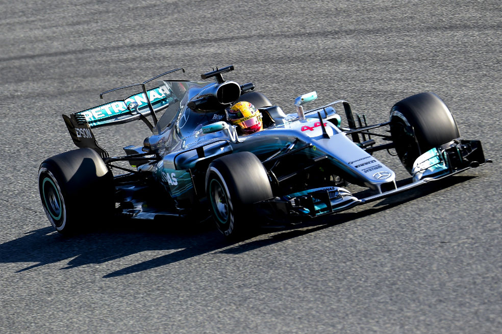 Lewis Hamilton tuvo el mejor registro en la primera jornada de entrenamientos de la F1. / AFP