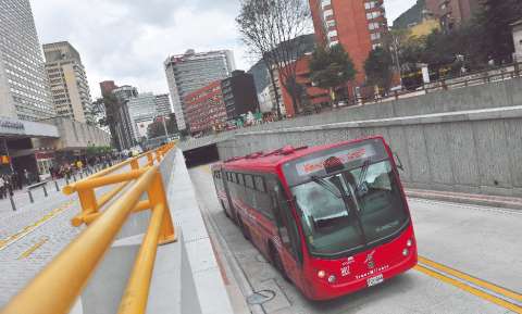 En evento internacional destacan movilidad limpia con gas natural de Transmilenio