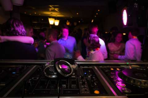 Estos son los requisitos para que bares y discotecas puedan abrir dos horas más en Bogotá