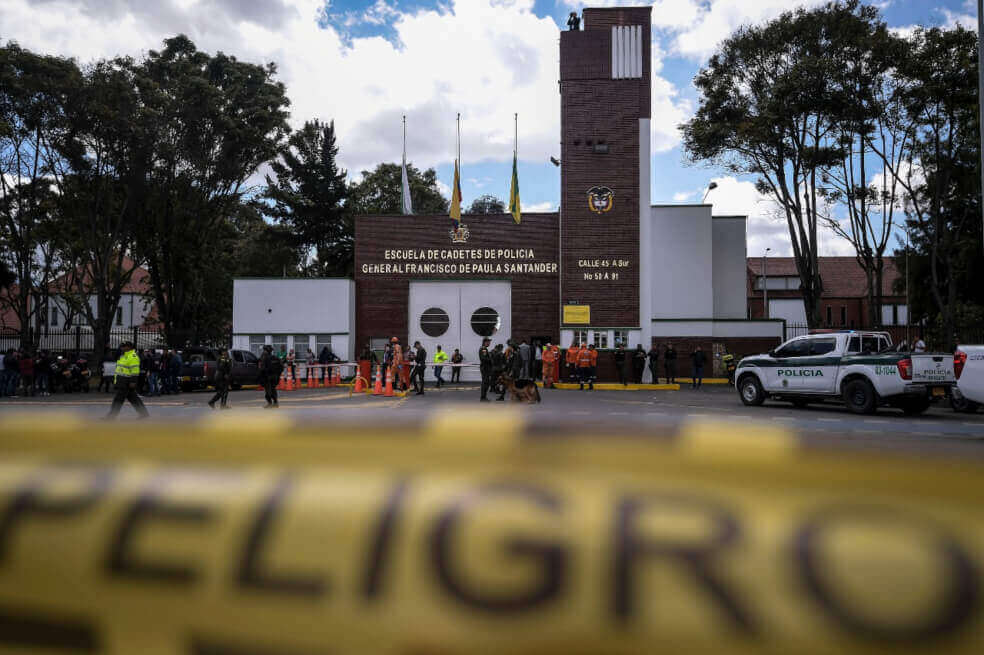 Las familias de seis cadetes víctimas del atentado piden indemnización al Estado.