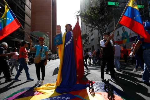 Así han caído las dictaduras: ¿qué falta para Venezuela?