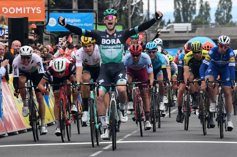 Sam Bennett ganó la tercera etapa de la Critérium del Dauphiné