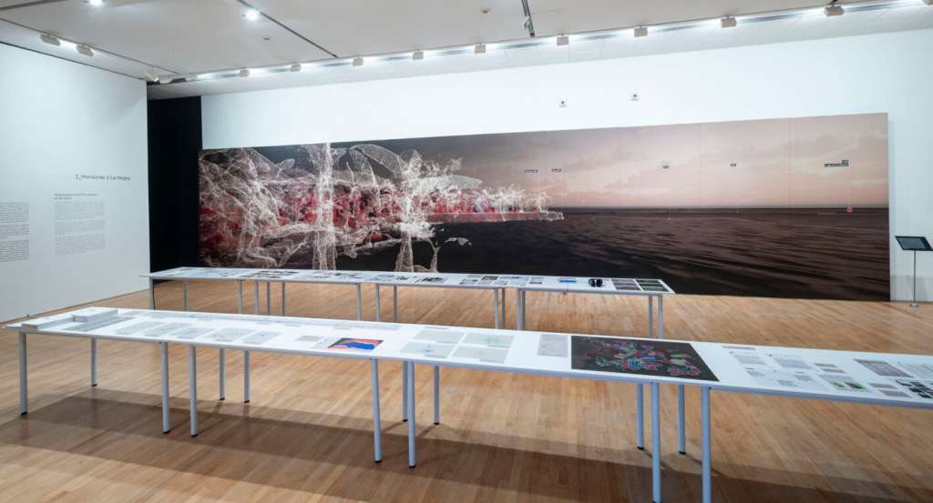 Esta exposición es resultado de una investigación entre la Comisión de la Verdad y Forensic Architecture, que se basó en los casos de violencia de Urabá, el Palacio de Justicia y territorio nukak.