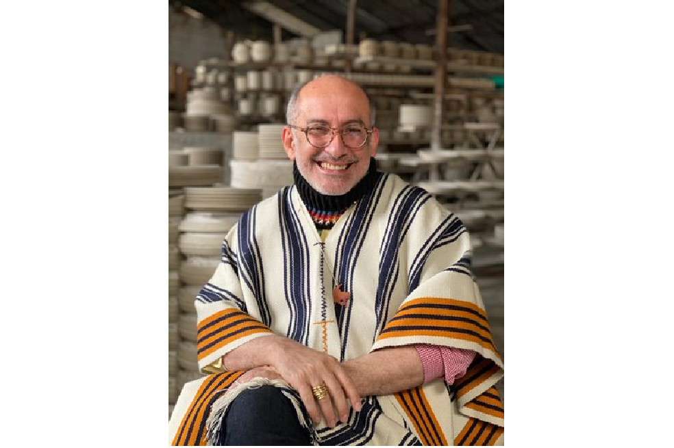 Diego Guarnizo rescata el valor de la artesanía a través del diseño de moda que está presente en las producciones de la televisión colombiana y escenarios como el Concurso Nacional de Belleza.