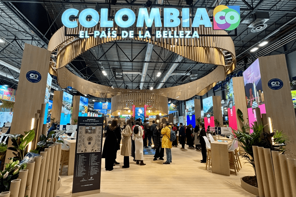 Mujeres caficultoras, comunidades indígenas y territorios hacen parte de la narrativa del stand de El País de la Belleza en FITUR 2026.