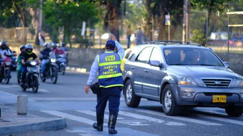 Asonada en Cali dejó cuatro buses del MÍO y una patrulla vandalizados