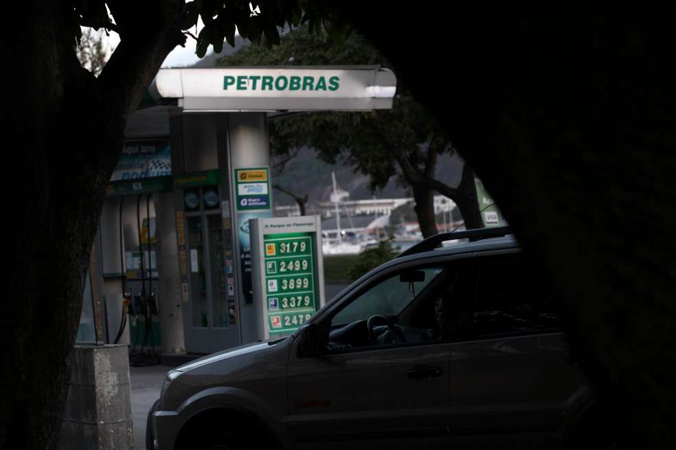 El escándalo de corrupción le está costando a Petrobras hasta US$20.000 millones. Bloomberg