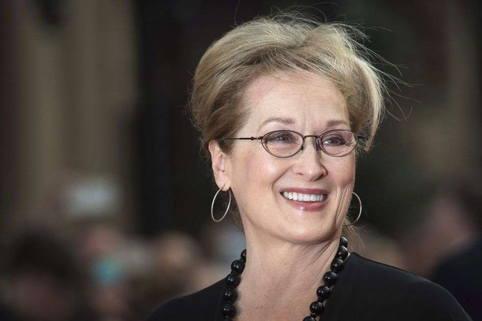 Meryl Streep mientras leía su discurso contra Trump en la premiación de los Globos de Oro. / AFP