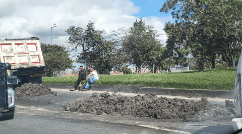 Movilidad hoy, jueves 25 de junio: congestión en la Av. Ciudad de Cali por caída de material