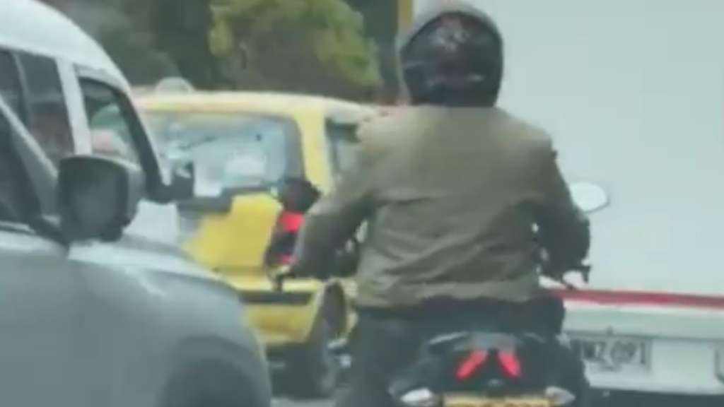 Nueva modalidad de pinchar carros en Bogotá.