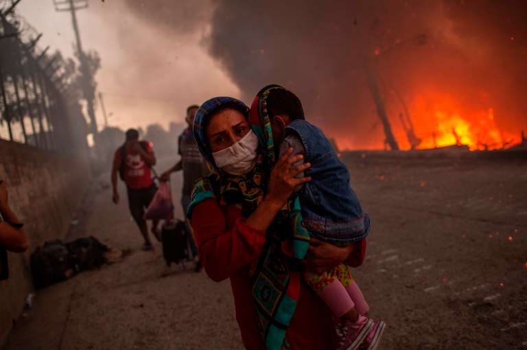 En septiembre, un potente incendio destruyó Moria, el mayor campamento de refugiados de Europa, que albergaba 13.000 personas, cuatro veces más de su capacidad.