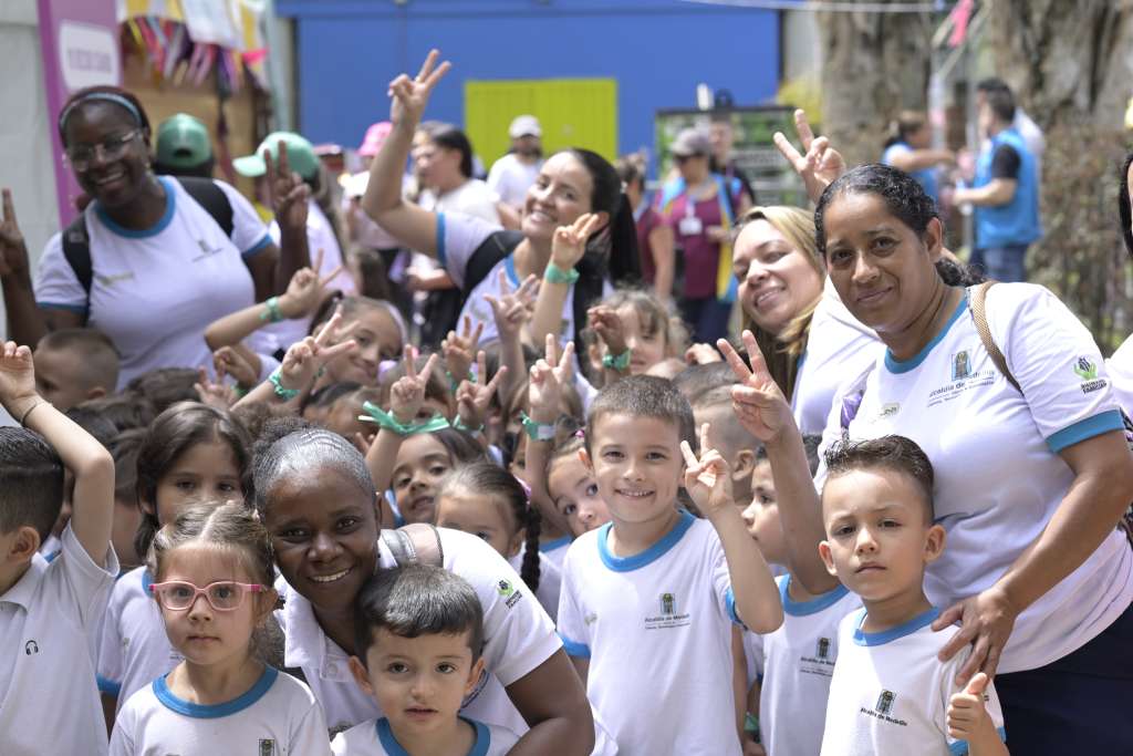 Buen Comienzo es el programa de la Alcaldía de Medellín con el cual se busca brindar bienestar y calidad de vida a menores de edad de cinco años y sus familias.