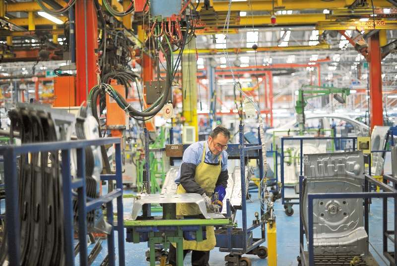 Para finales de año se espera que la economía crezca entre 2,6 %-2,7 %. / Cristian Garavito