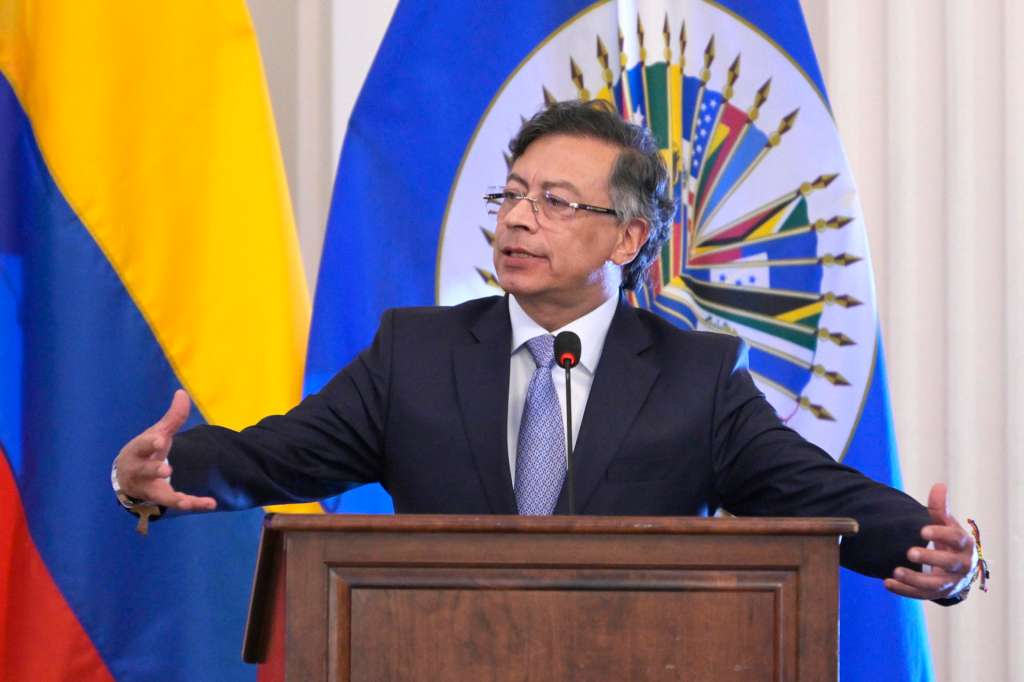 USA7988. WASHINGTON (ESTADOS UNIDOS), 04/02/2026.- El presidente de Colombia, Gustavo Petro, habla una reunión protocolar del Consejo Permanente este miércoles, en la sede de la Organización de los Estados Americanos (OEA) en Washington (EE.UU.). "Yo creo que en Latinoamérica ningún país debe invadir a otro, nunca", señaló a EFE Petro al ser preguntado, tras su intervención ante la OEA), si su país sigue condenando el ataque de Estados Unidos en Venezuela del pasado 3 de enero que resultó en la captura de Nicolás Maduro. EFE/ Lenin Nolly