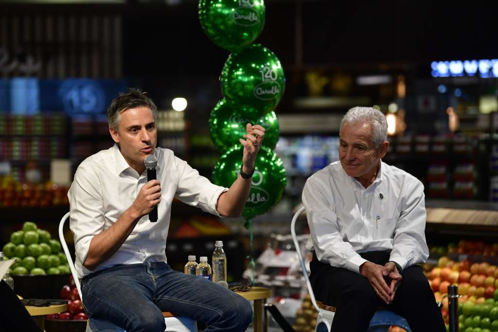Carlos Calleja, presidente de Grupo Éxito, y Carlos Mario Giraldo, gerente general de Grupo Éxito, señalan que nunca dejarán de lado las tiendas físicas.