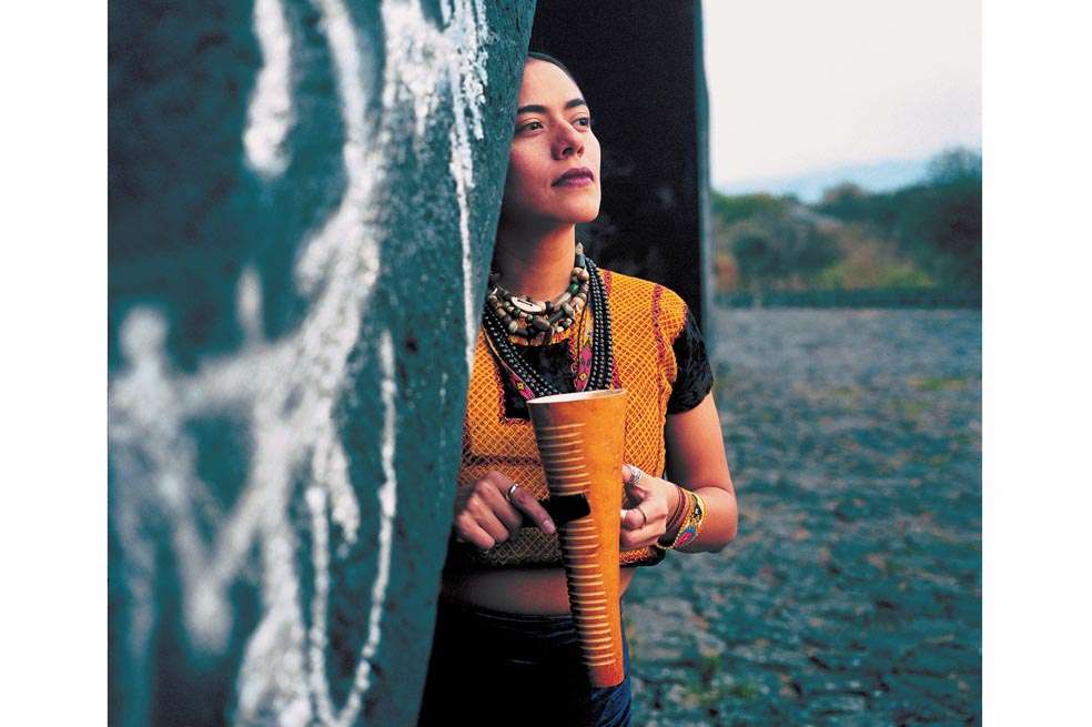 Lila Downs nació en Oaxaca, México, y dice que de su tierra resalta el colorido en los textiles y la riqueza cultural. / Cortesía Idartes
