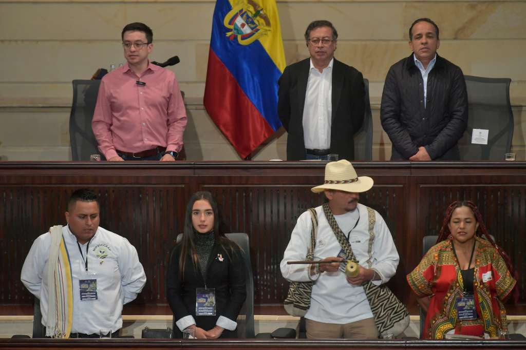 Presidente de la República, durante la instalación de la Comisión Mixta Nacional para Asuntos Campesinos, que se realizó este viernes en el Salón Elíptico del Congreso junto a la vicepresidenta Francia Márquez, y los ministros de Cultura, Juan David Correa; de Trabajo, Gloria Ramírez; de Agricultura, Martha Carvajalino; y al director del DNP, Alexánder López Maya.