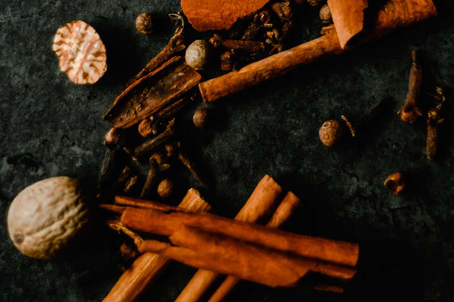 ¿Para qué sirve masticar clavo de olor? Estos son sus beneficios y cómo comerlo