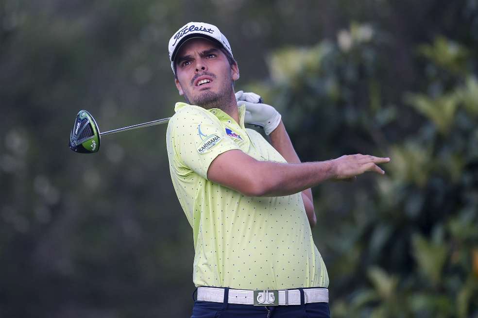 El golfista colombiano Ricardo Celia, este jueves, durante la primera ronda del Abierto de Quito. / Enrique Berardi/PGA TOUR