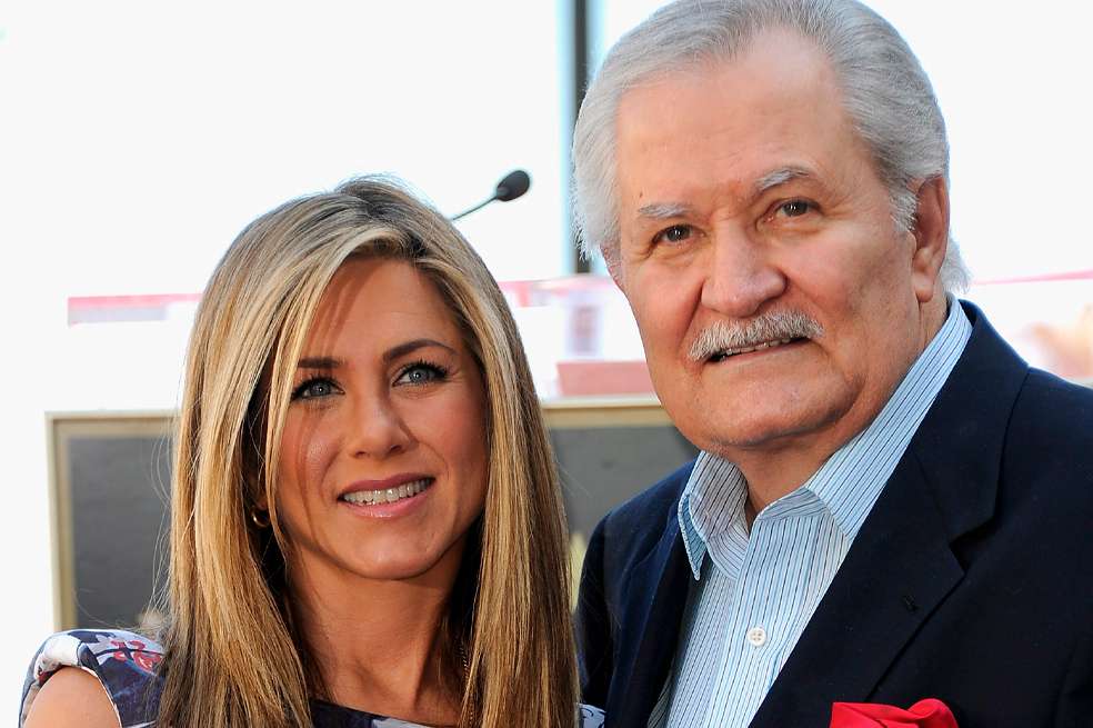 Jennifer Aniston llora la muerte de su padre, el histórico actor de telenovelas John Aniston