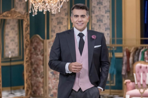 Una imitadora “atrevida” le robó un beso en vivo a Carlos Calero en “Yo me llamo”