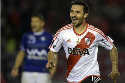 Nacho Scocco anota cinco goles y River golea 8-0 a Wilstermann en la Libertadores