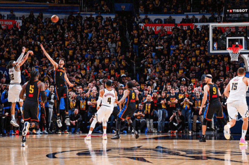 La cesta en el último minuto con la que Denver selló su victoria.
