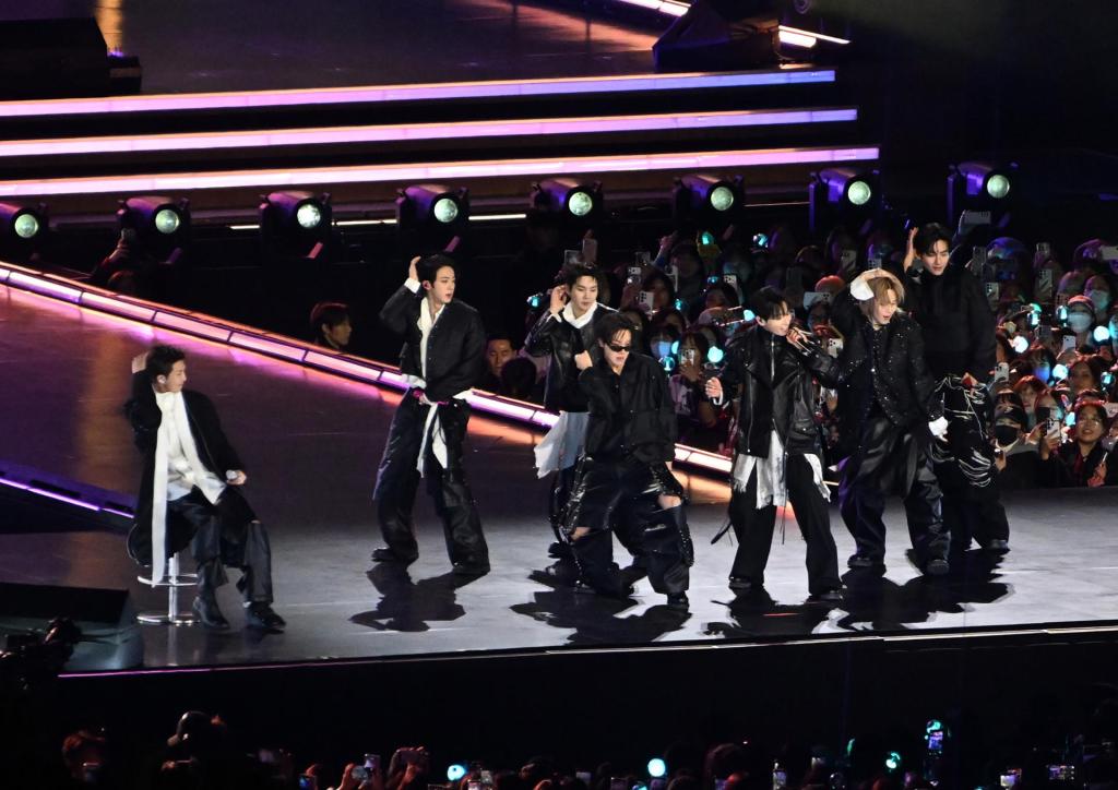 Seoul (Korea, Republic Of), 21/03/2026.- K-pop group BTS performs onstage during the 'BTS THE COMEBACK LIVE | ARIRANG' concert at Gwanghwamun Square in central Seoul, South Korea, 21 March 2026. The free concert is the band's first performance in nearly four years. (Corea del Sur, Seúl) EFE/EPA/Kim Min-Hee / POOL EDITORIAL USE ONLY