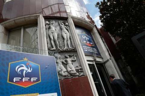 Federación Francesa de Fútbol fue allanada, dice la Fiscalía de Suiza