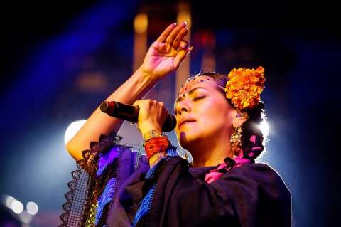 Lila Downs: “La música inmortal es la que nos toca desde adentro”