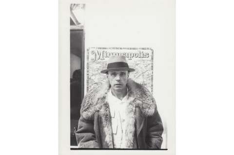 Beuys: artista, revolucionario, activista y chamán