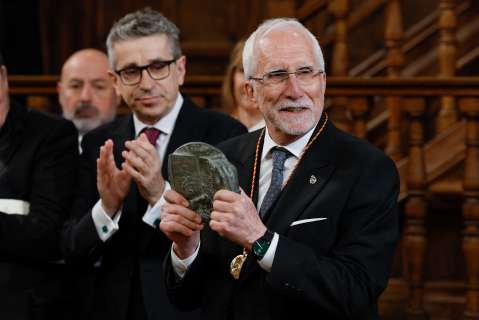 Luis Mateo Díez reconoce influencia del Quijote al recibir el Premio Cervantes